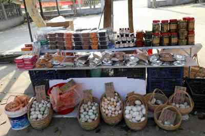 安徽農家土產 大嫂攤上的美食盛宴