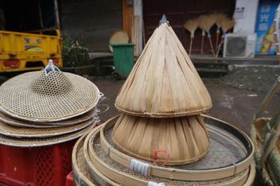 江西非遺小鎮奇觀 斗笠滿街走，土煙論斤售